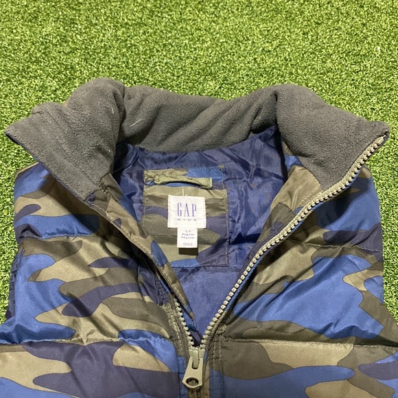 GAP full zip Puffer vest camo with pockets size small boys - Picture 2 of 7